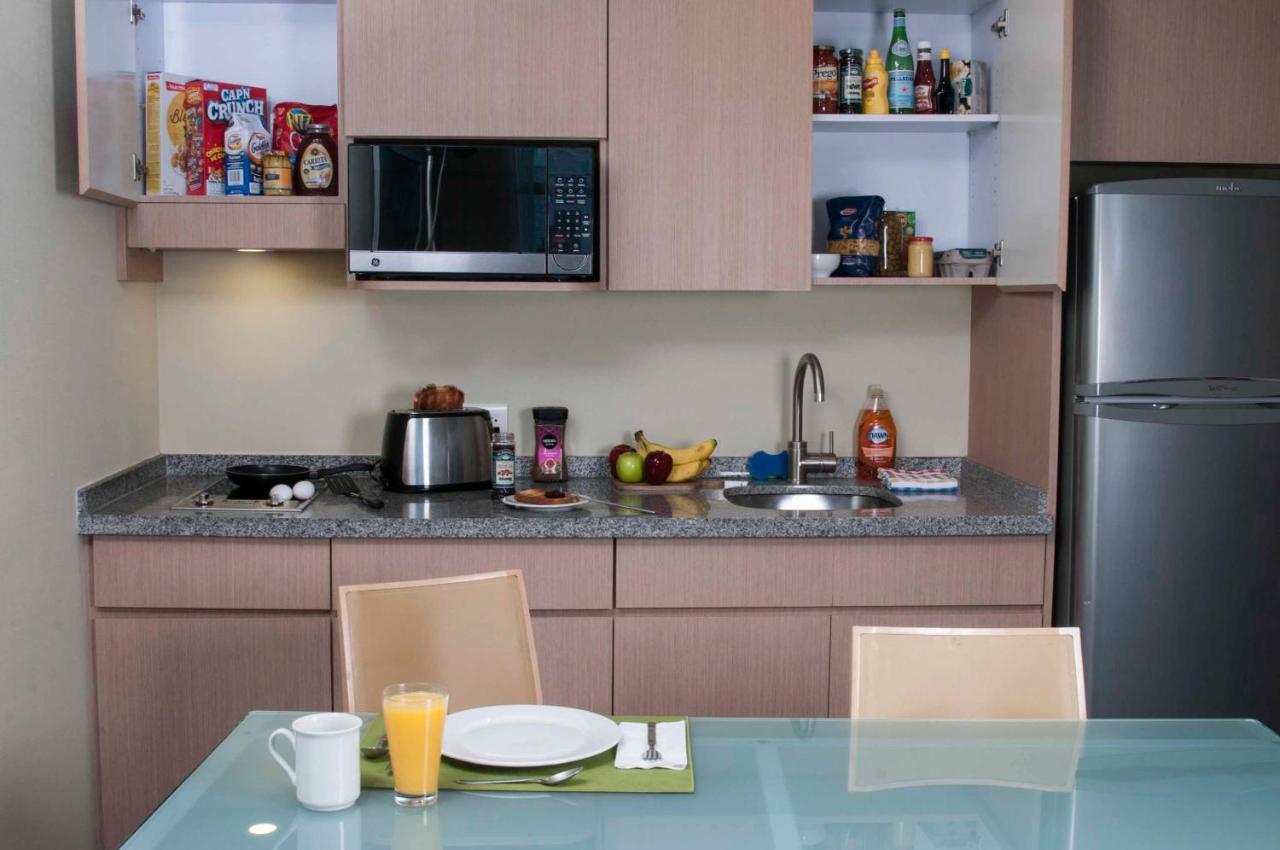 Stadia Suites Mexico City Santa Fe Екстериор снимка A typical kitchen in a typical apartment